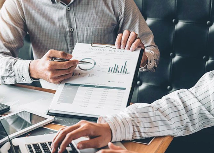 خدماتی که از یک مشاور کسب‌وکار اینترنتی انتظار دارید