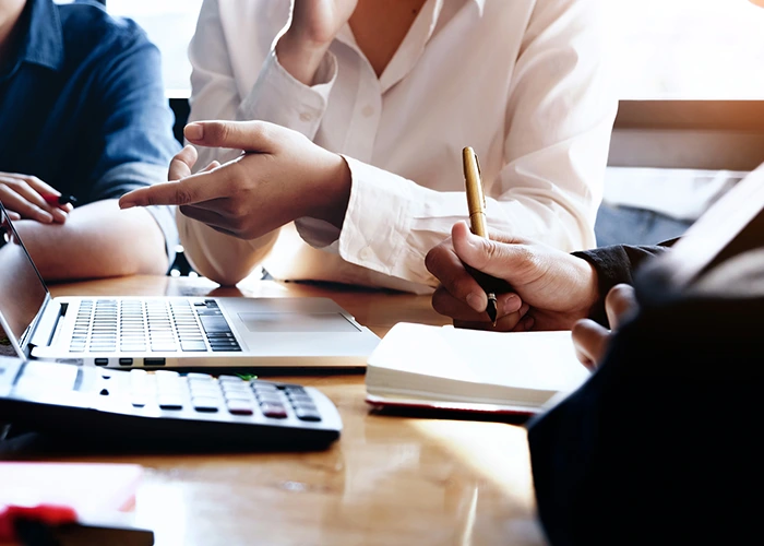 مشاور کسب‌ و کار دقیقا چه کاری انجام می‌دهد؟